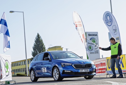 Soutěž v úsporné jízdě ECONOMY RUN má mimořádně dlouhou tradici: letošní 38. ročník navíc zavedl účastníky do závodu Škoda Auto ve Vrchlabí.