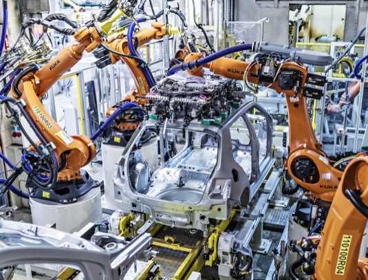 Nové svařovací roboty rozšířily kapacitu pro výrobu chystaného elektromobilu v Mladé Boleslavi. Nový ultrakapacitor v Kvasinách slouží k vyrovnávání výpadků nebo poklesů napětí přicházejících z distribuční sítě.