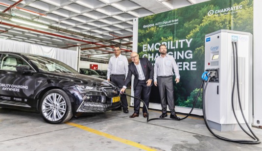 Předseda představenstva Škoda Auto Bernhard Maier byl hlavním řečníkem na nejdůležitější smart mobility akci v Izraeli – na Smart Mobility Summitu v Tel Avivu. Nová partnerství přinesou více služeb mobility a hardwarových inovací. Jednou z nich je i nabíjecí stanice doplněná o mechanickou baterii.